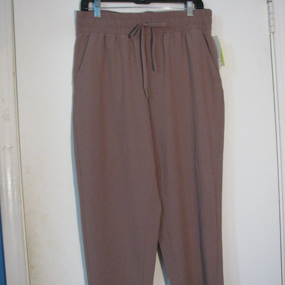 All In Motion Plum Casual Pant Medium NWT $32 Tapered Elastic Waist
